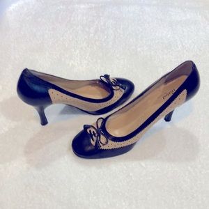 Pumps black and cream with bowtie tassels , sophisticated shoe!!!